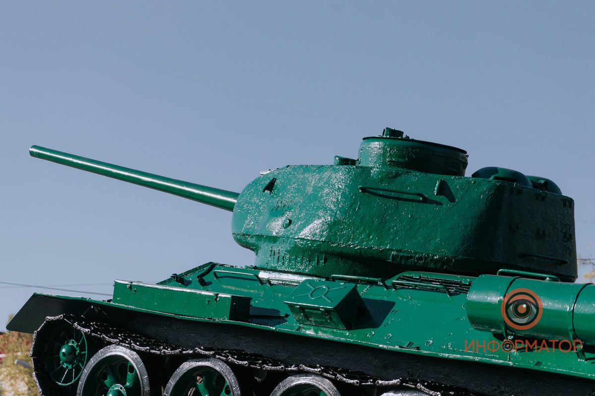 Кто и за какие деньги из бюджета перекрасил памятник генералу Пушкину в Днепре 3