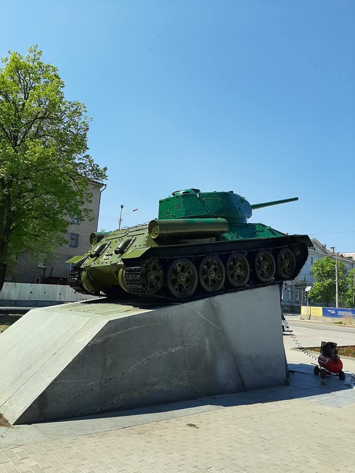 Кто и за какие деньги из бюджета перекрасил памятник генералу Пушкину в Днепре 7