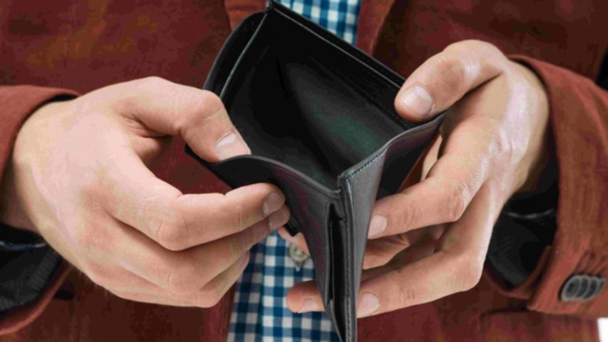 Насколько карантин ударил по кошелькам украинцев: опрос R&B Group