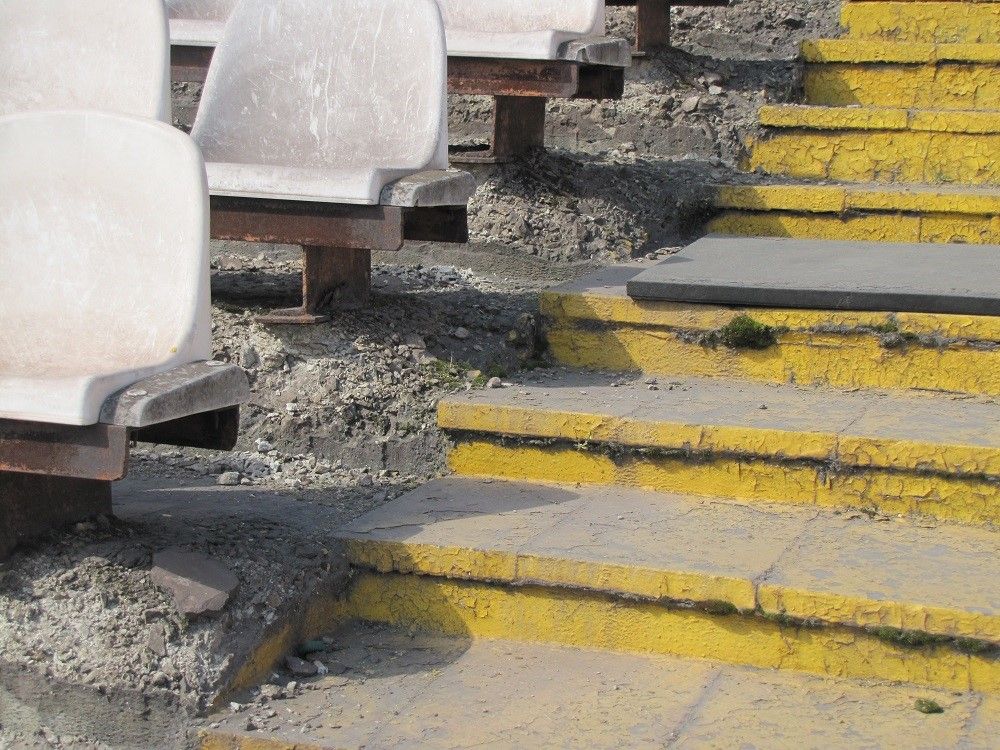 Трибуны стадиона служат крышей для помещений ДЮСШ №1