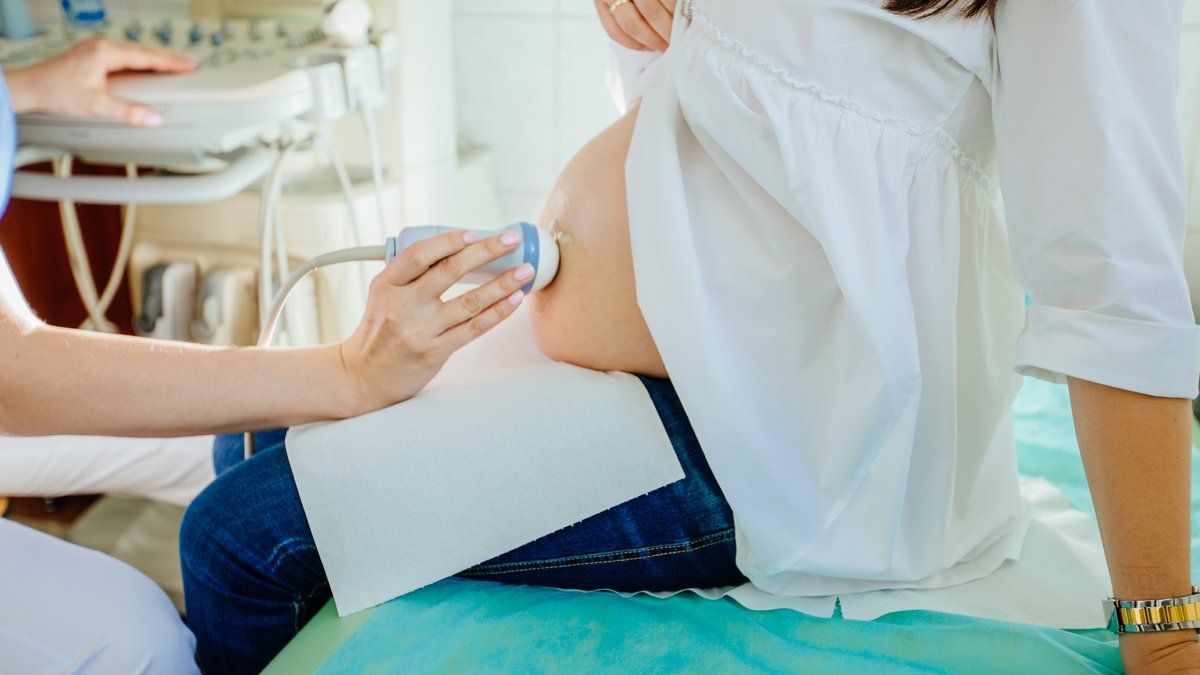 Это неестественно: детский омбудсмен предложил запретить суррогатное материнство в Украине