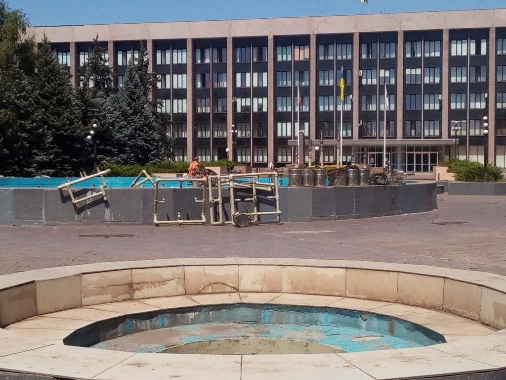 Мэрия Вилкула отдаст бракоделам 3 миллиона на ремонт площади перед горсоветом Кривого Рога 3