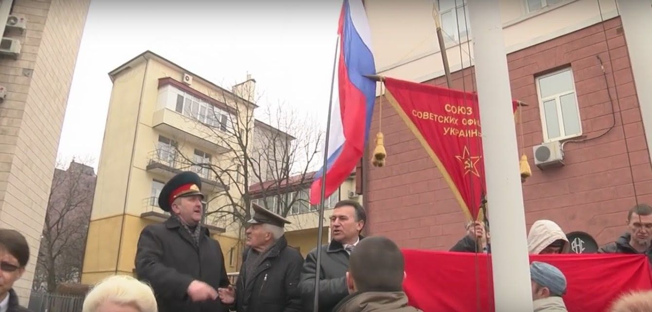 Является ли хозяин руин стадиона в Подгородном журналистом? 1