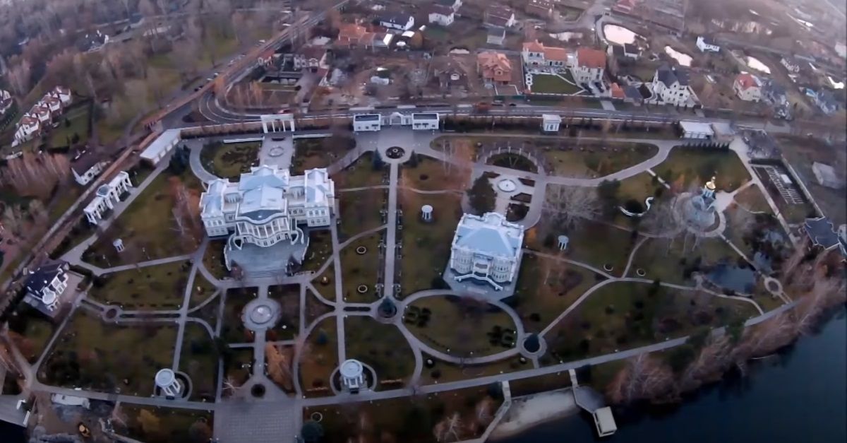 Имение Порошенко в Козине