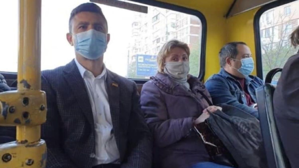 Женские сумки, дорогие часы и машины: что задекларировал нардеп из Киева Николай Тищенко