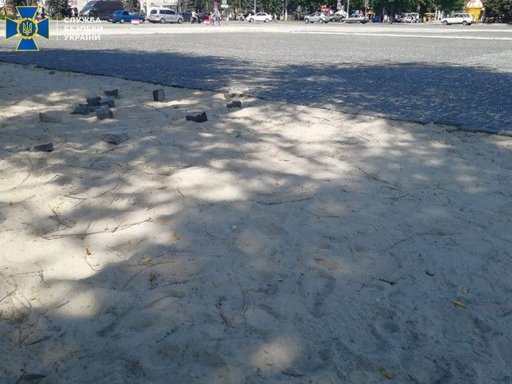 Мог украсть 2,5 миллиона: в городе под Днепром на подрядчика ремонта площади завели дело 1