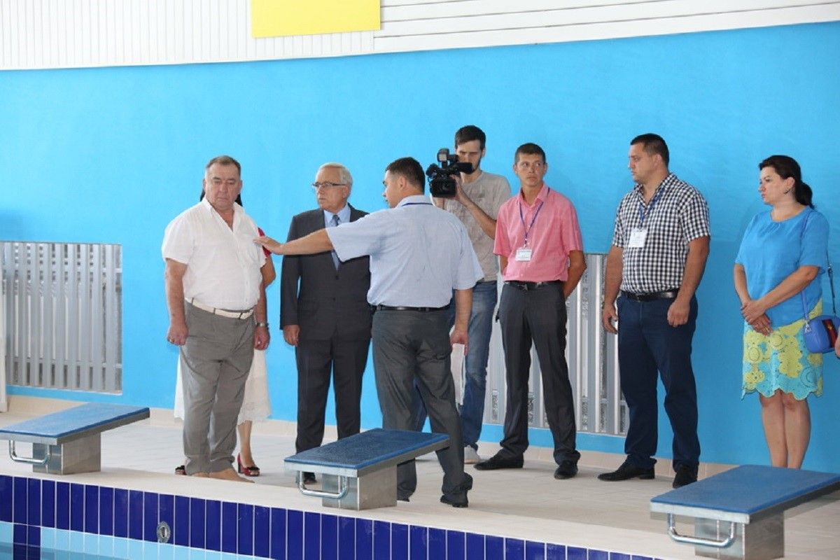 Городской голова Юрий Вилкул провел выездное рабочее совещание по завершению капитального ремонта бассейна ДЮСШ №10 в Саксаганском районе. Объект полностью готов принимать юных пловцов.