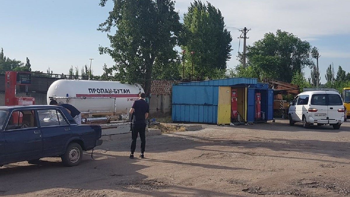 На Днепропетровщине полиция проиграла борьбу с сетью АЗС-нелегалов: люди дышат ядом