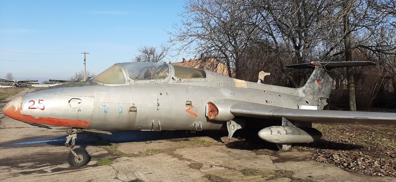 Дешевле «евробляхи»: в Украине на продажу выставили самолеты, в том числе реактивные 2