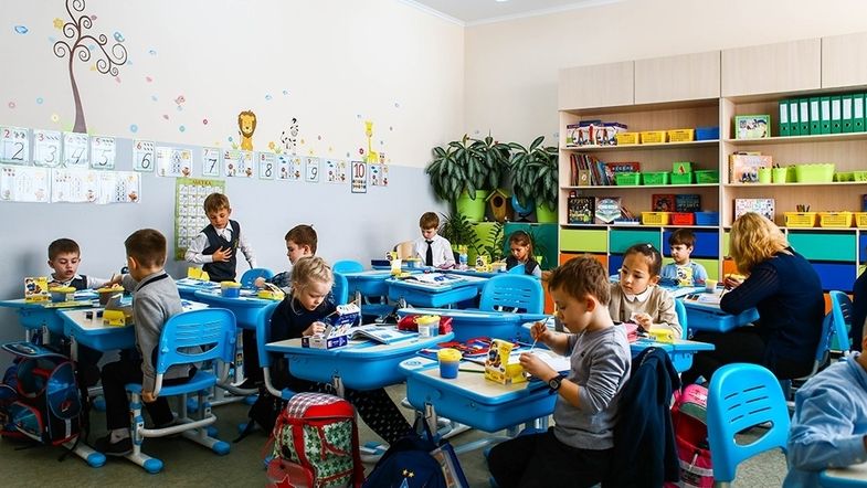 Какие парты и по какой цене закупят для школ Кривого Рога: каждый район «себе голова» 1