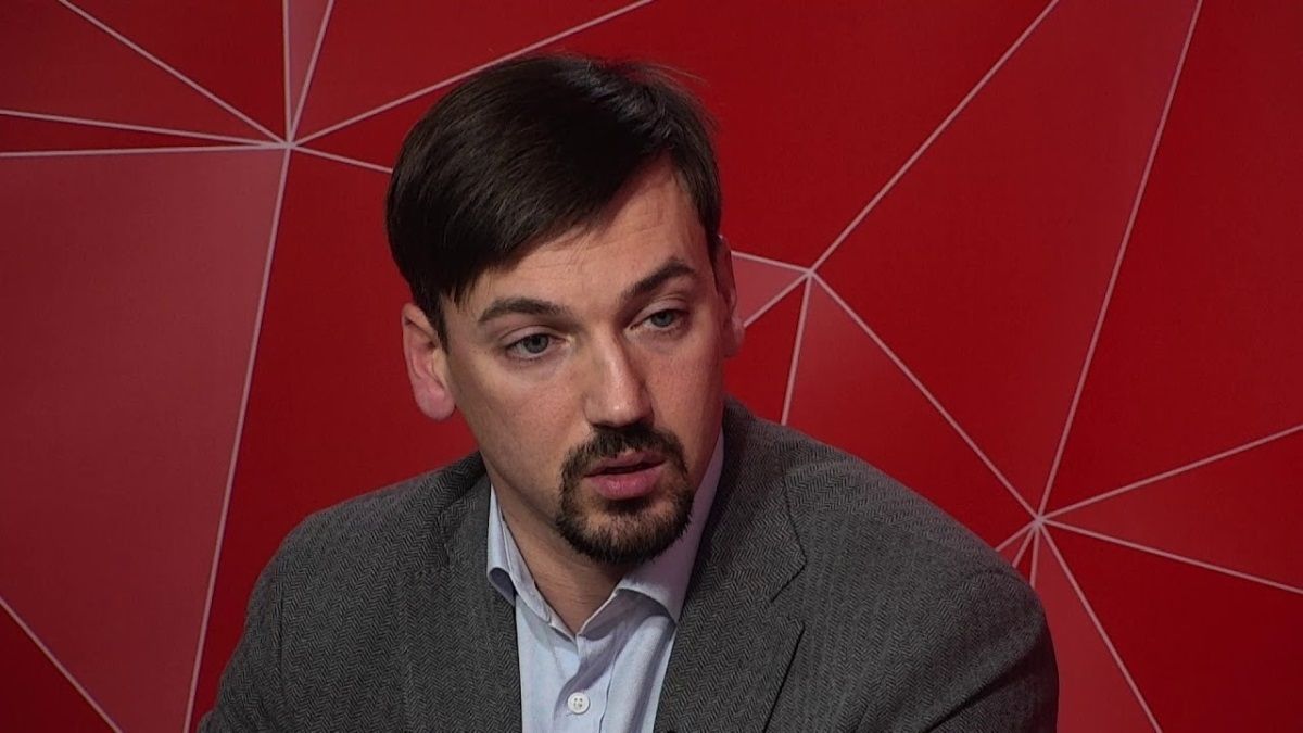 По мнению Артема Хмельникова, нынешняя власть по сути внедряет нормы "диктаторских законов" Януковича