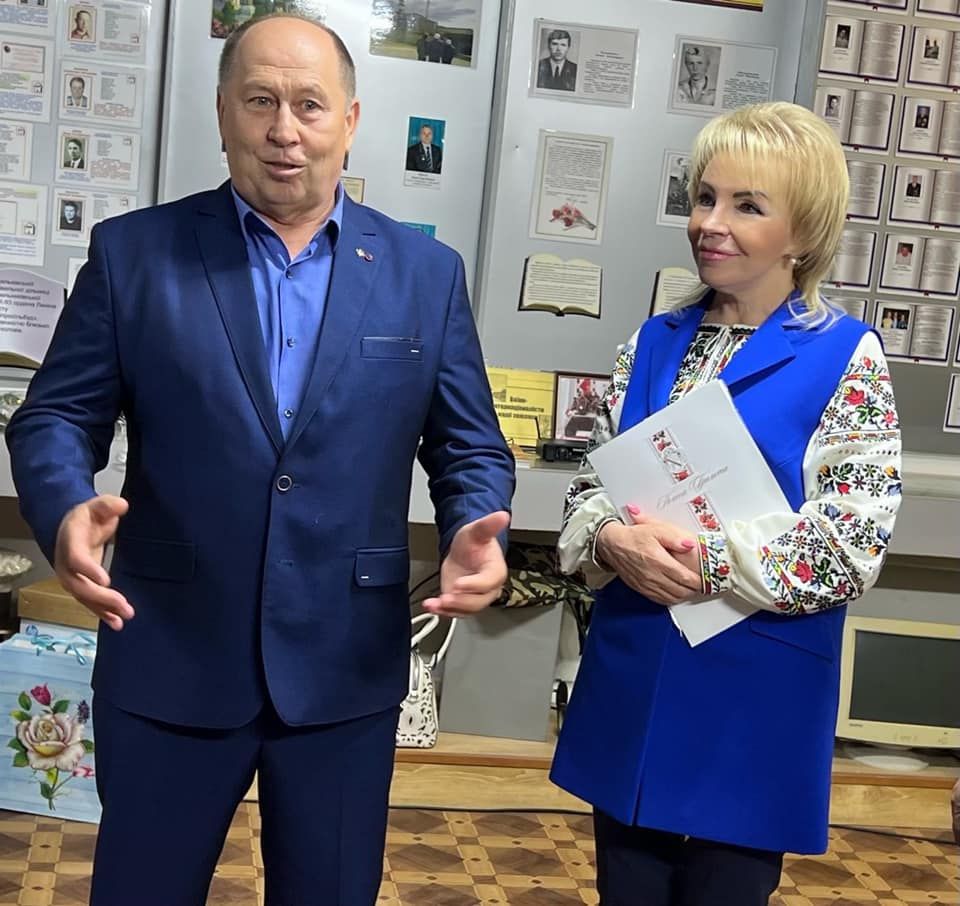 Депутатка обласної ради Марія Пустова та селищний голова Васильківки Сергій Павліченко