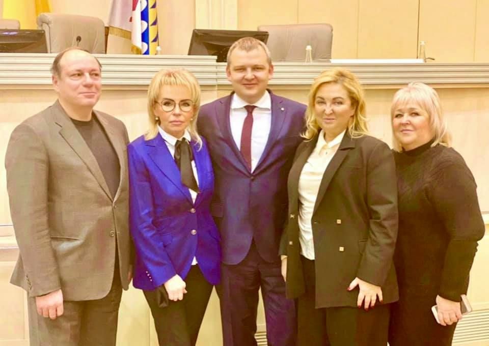 Депутати Дніпропетровської обласної ради зліва-направо: Ігор Македонський, Марія Пустова, Микола Лукашук, Тетяна Корнякова, Тетяна Холоденко Депутати Дніпропетровської обласної ради зліва-направо: Ігор Македонський, Марія Пустова, Микола Лукашук, Тетяна Корнякова, Тетяна Холоденко