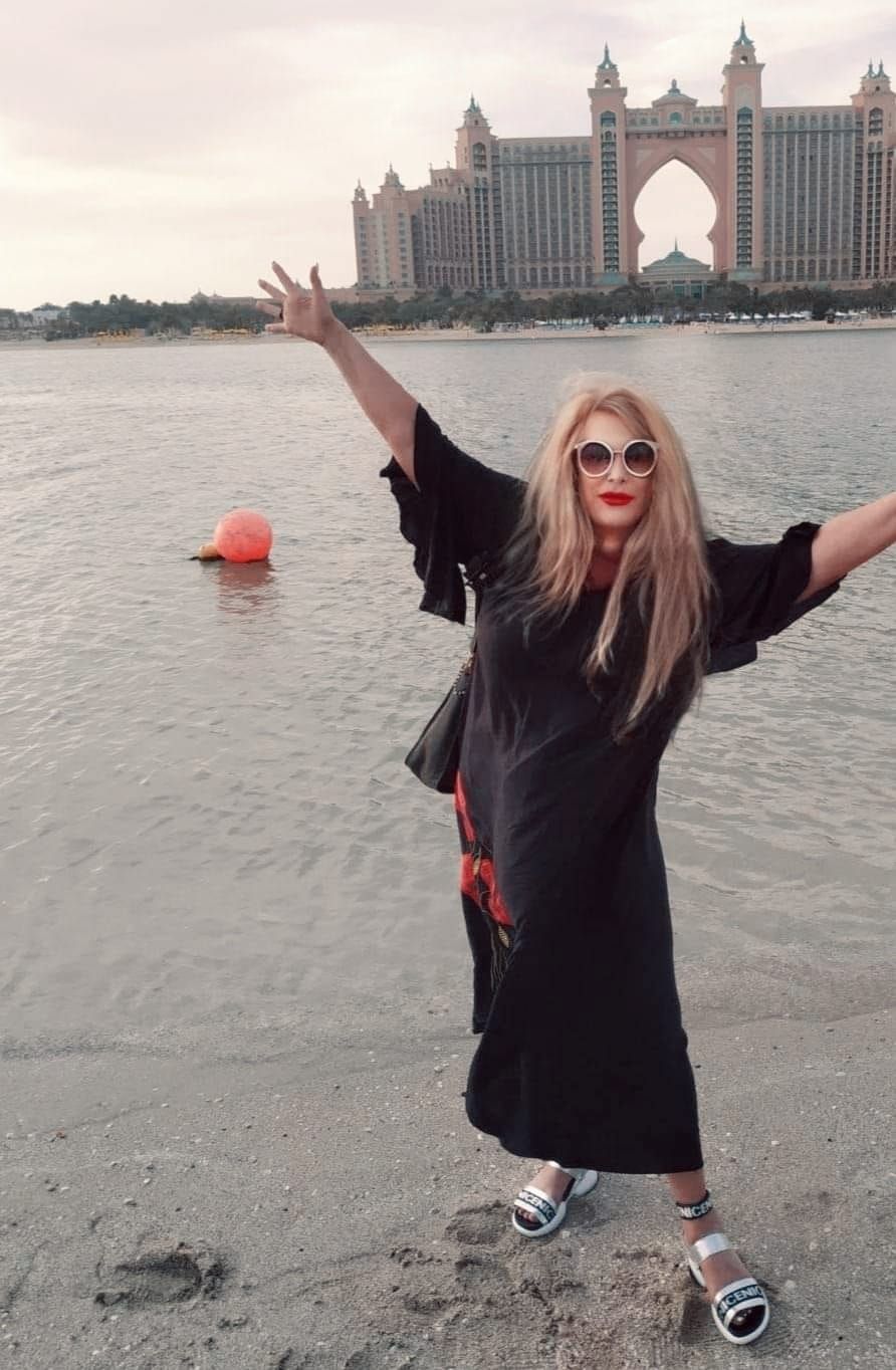 Бізнесвумен на відпочинку в Об'єднаних Арабських Еміратах