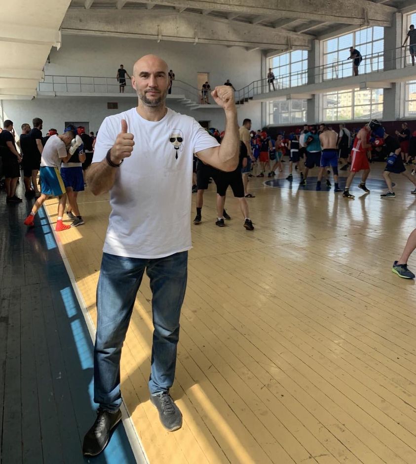 Александр Багацкий на тренировке по боксу