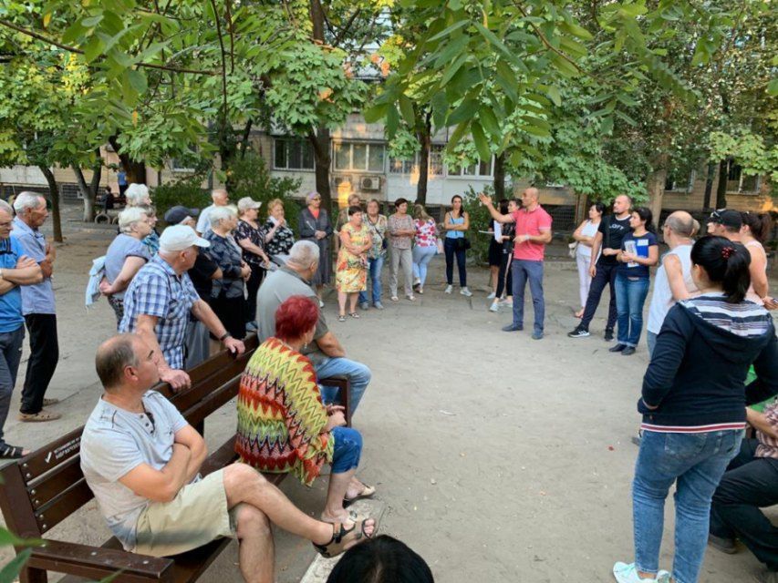 Александр Багацкий на предвыборной встрече с жителями Новокодацкого района