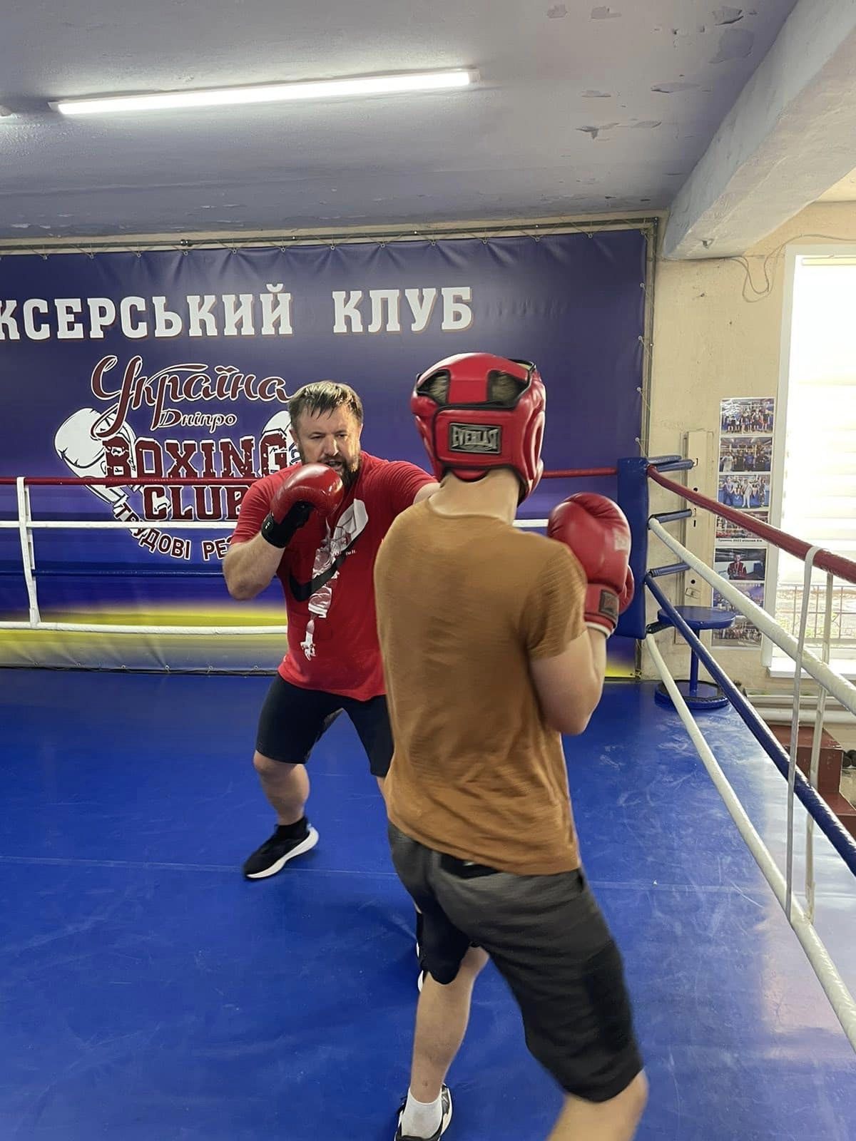 Ще до походу у політику депутат допоміг організувати секцію з боксу у Дніпрі, вміє і сам боксувати Ще до походу у політику депутат допоміг організувати секцію з боксу у Дніпрі, вміє і сам боксувати