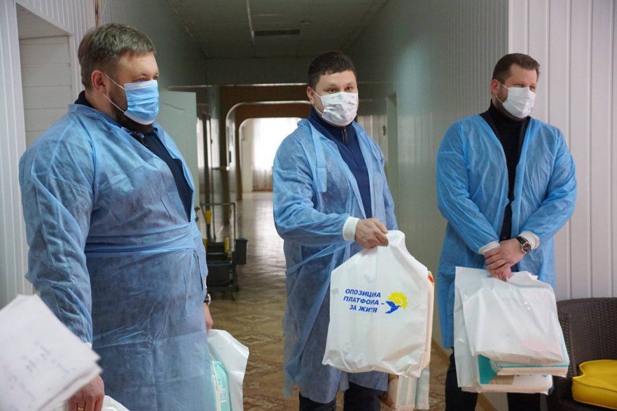 Депутати від "ОПЗЖ" Руслан Вишневецький, Михайло Глікман та Микола Чорний завітали до пологового відділення