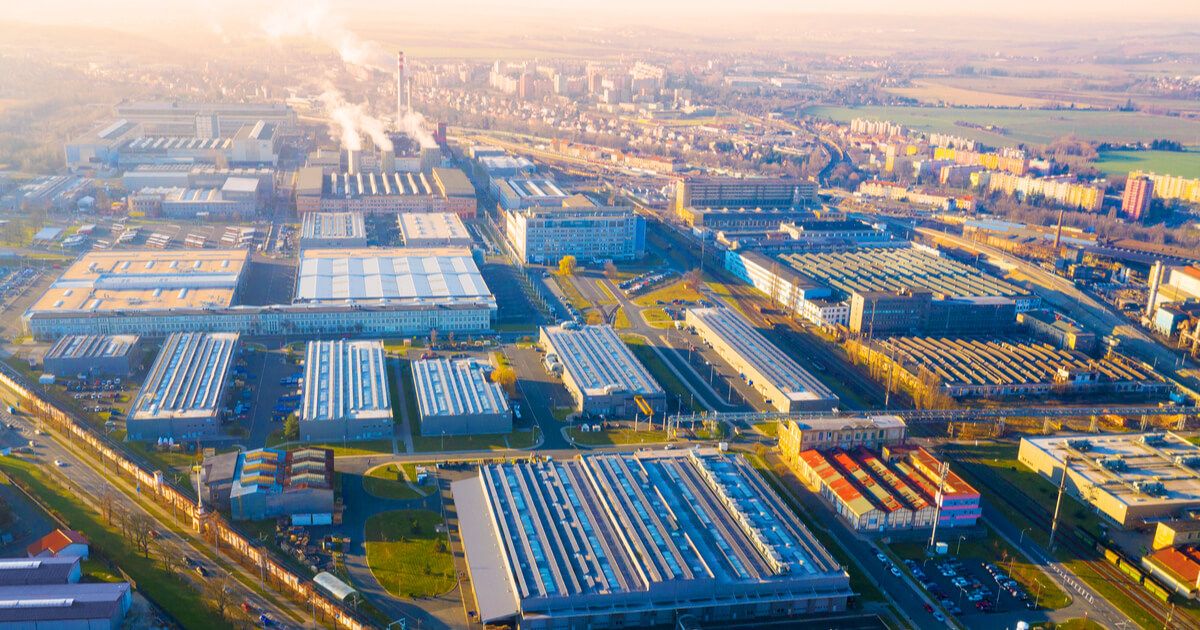 Прагнуть збільшити частку переробної промисловості у ВВП з 10,3% до 20-25%