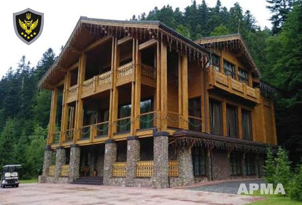 Для дачи Медведчука в Карпатах АРМА ищет управляющего: фото поместья 2