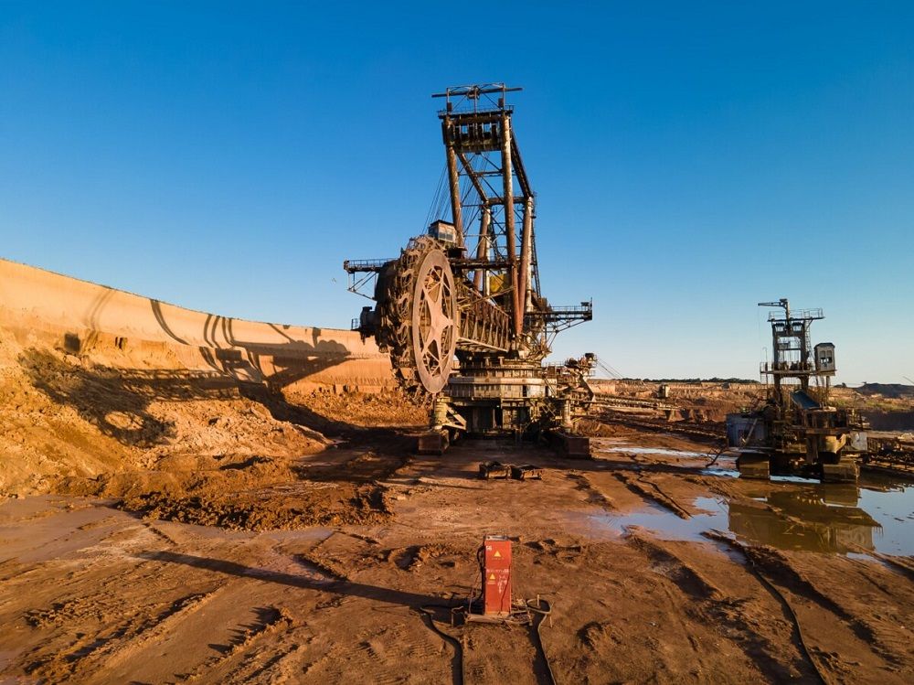 Титанового гіганта продали не з першої спроби.