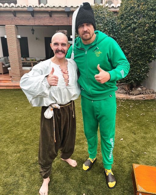 Як готуються ковбої: Ф'юрі тягає тигра, Усик селфиться з Козаком Сіромахою 1