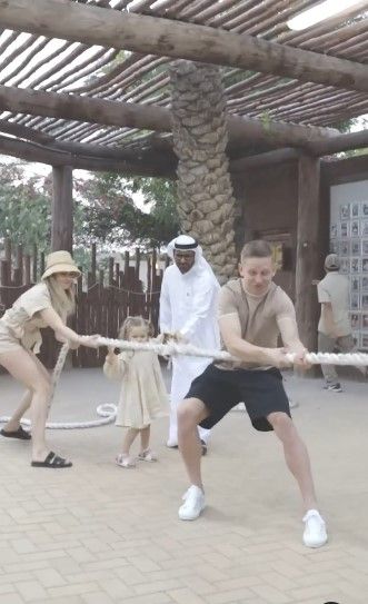 Травмированный Зинченко померялся силами с царем зверей 1