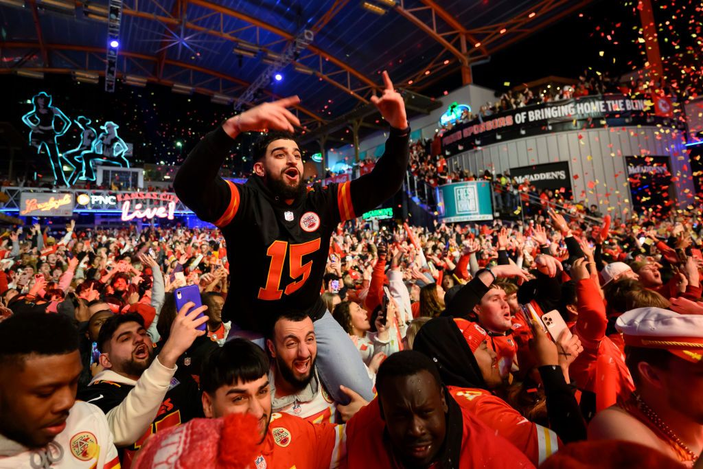 Канзас-Сити Чифс защитил титул чемпиона НФЛ: 20 невероятных фото Super Bowl LVIII 13