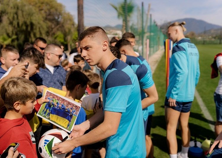 Довбик та Лунін прибули на допомогу збірній Україні у швидкому поїзді 4