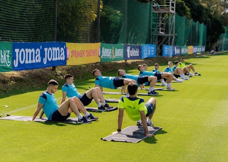 Довбик та Лунін прибули на допомогу збірній Україні у швидкому поїзді 1