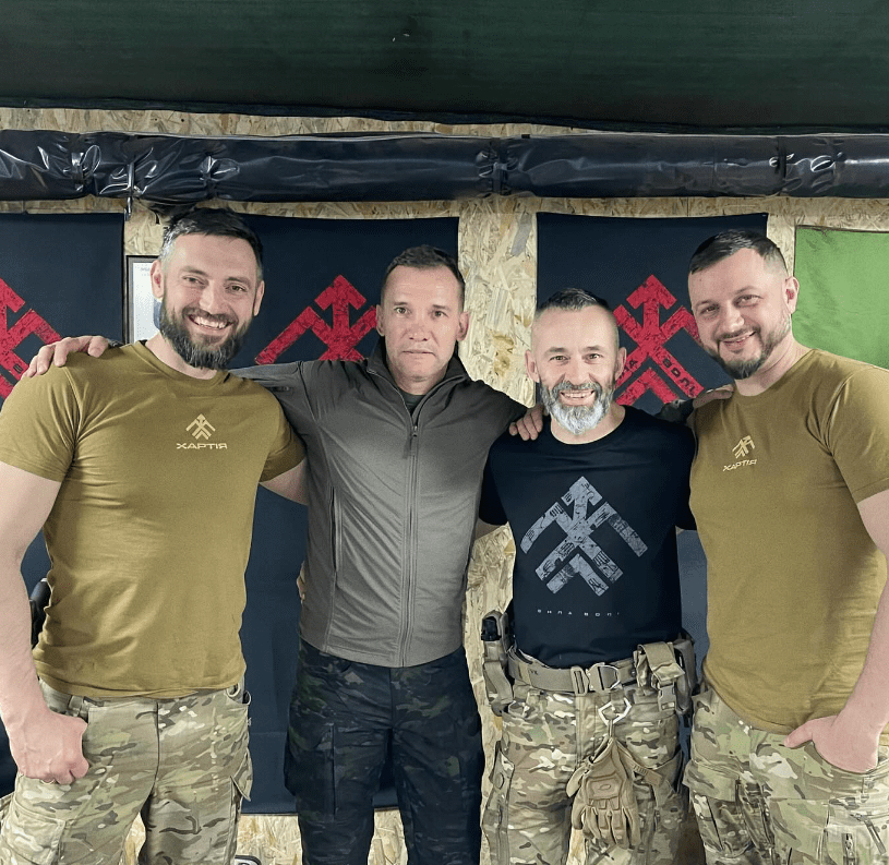 Шевченко приіхав на лінію фронту не з порожніми руками 1