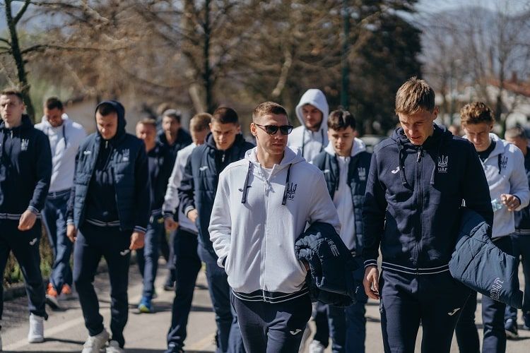 Шевченко і Ребров вигуляли збірну України по вулицях Зениці 2