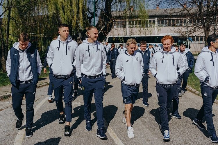 Шевченко і Ребров вигуляли збірну України по вулицях Зениці 6