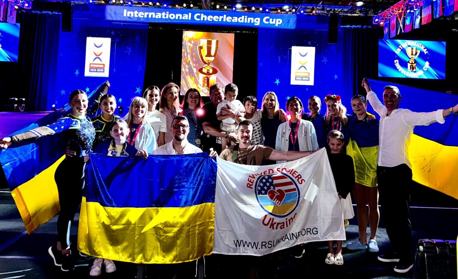 Украинские красотки выиграли Кубок Международного черлиденгового союза 1