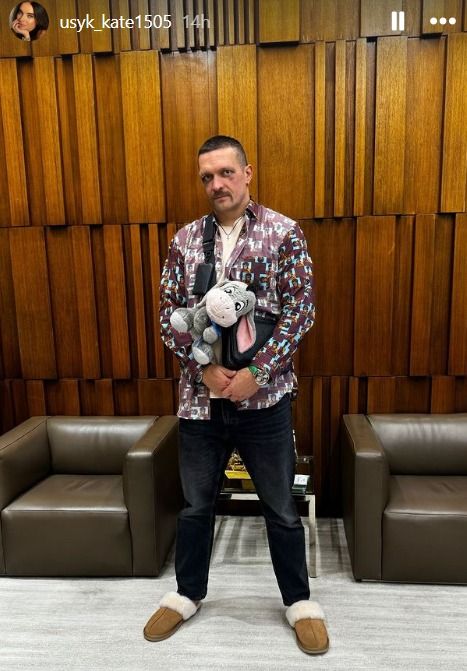 Смешной ослик Иа стал боевым талисманом Усика 2