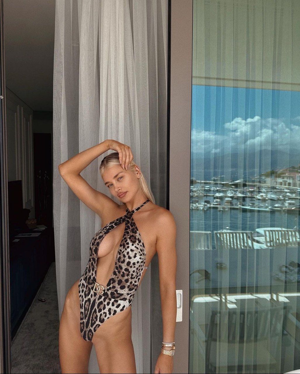 Самые сексуальные женщины и подруги футболистов на Евро-2024 11