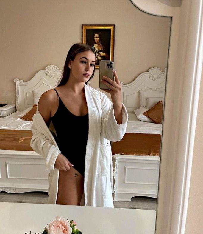 Самые сексуальные женщины и подруги футболистов на Евро-2024 15