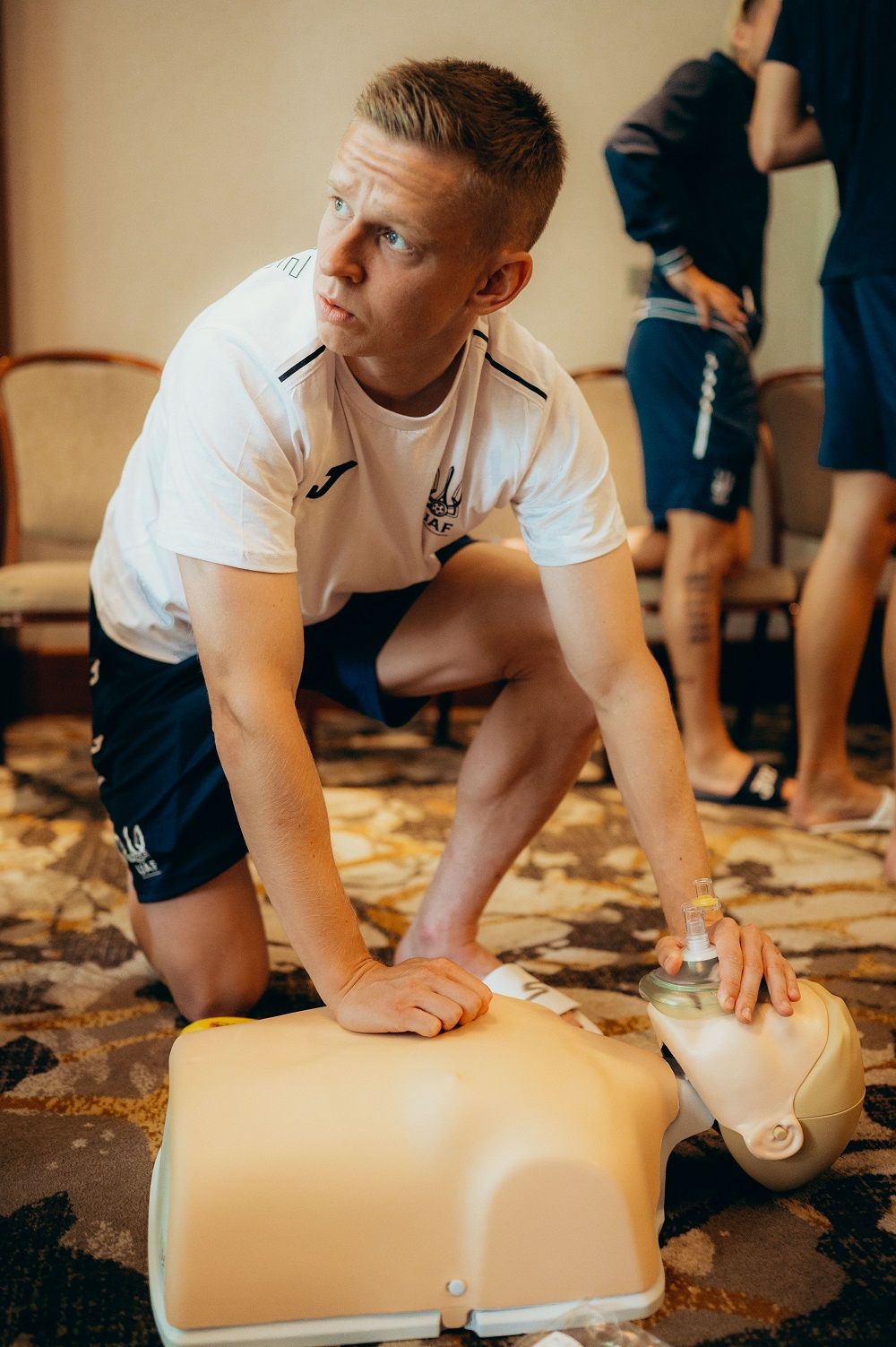 Сборную Украины научили делать искусственное дыхание перед Евро-2024 2