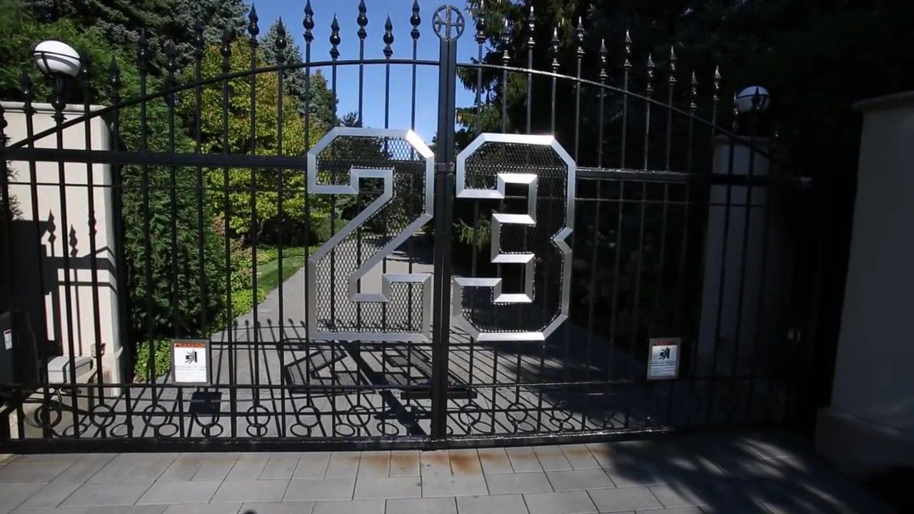 Майкл Джордан не може продати супербудинок за мільйони доларів 2