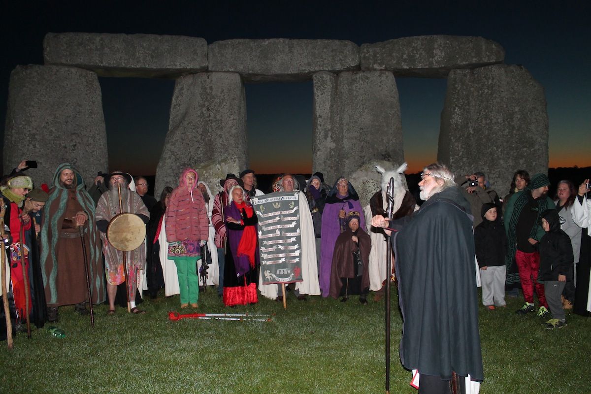 Друиды обвинили фанатов, осквернивших Стоунхедж в слабой игре Англии на Евро-2024 2