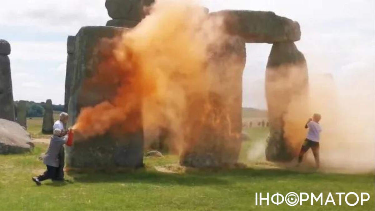 Друиды обвинили фанатов, осквернивших Стоунхедж в слабой игре Англии на Евро-2024 1