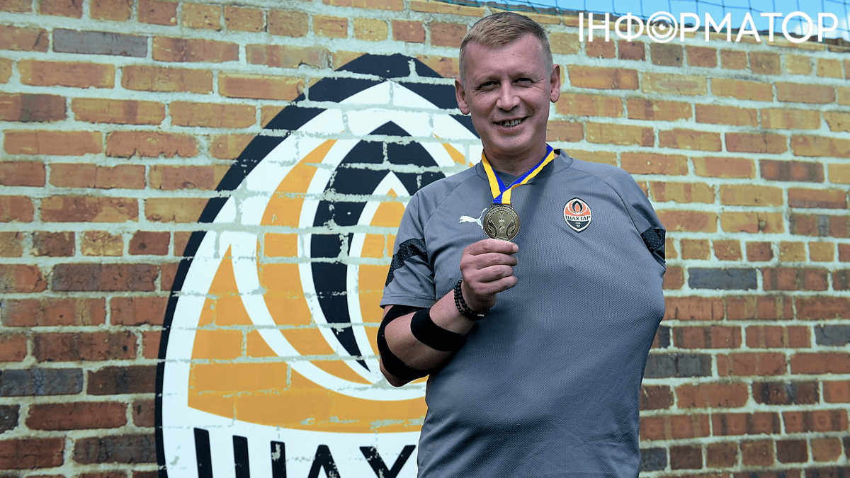 Шахтар вручив чемпіонські медаль українським героям 2
