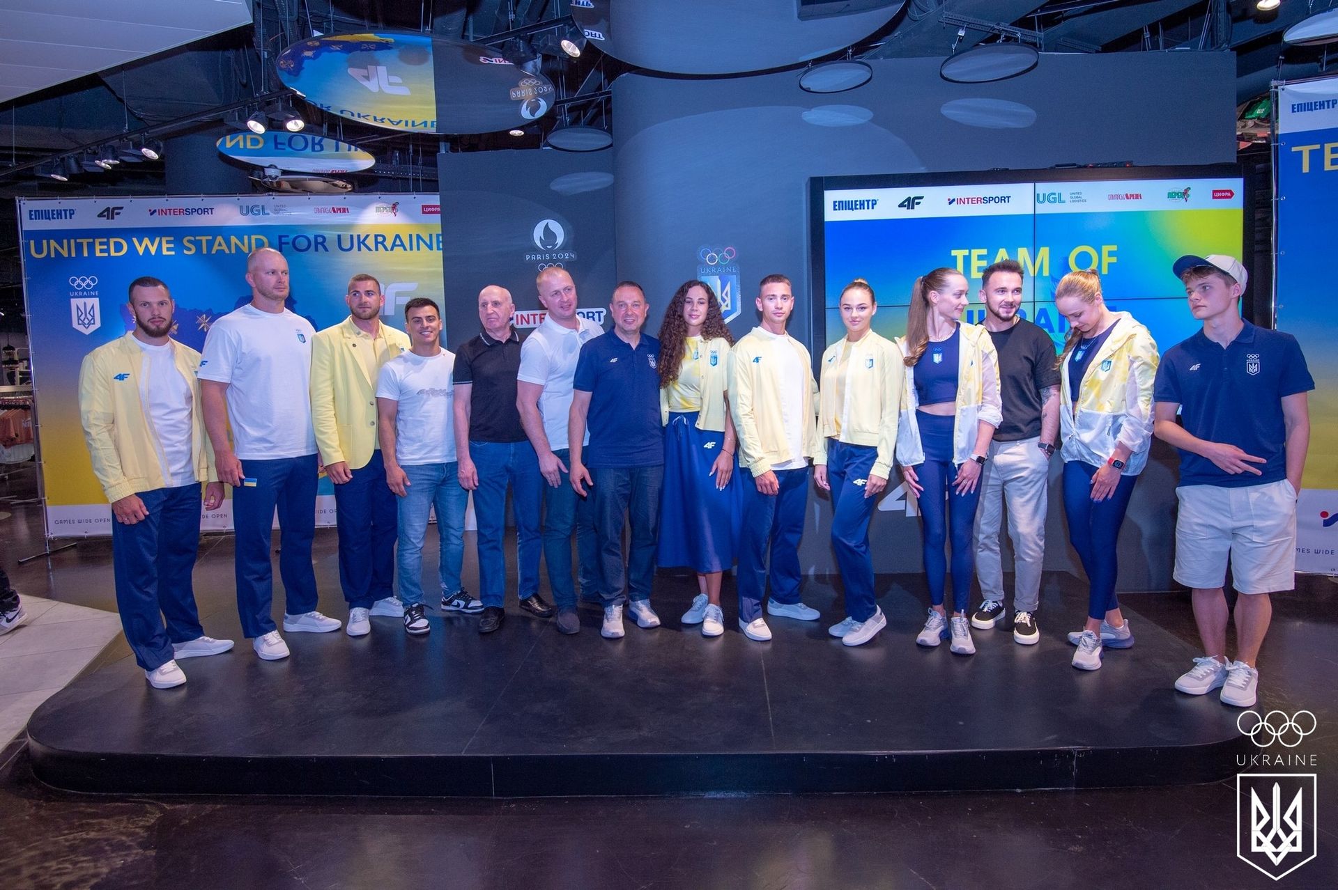 Олимпиада-2024: топ-10 самых красивых командных форм 10