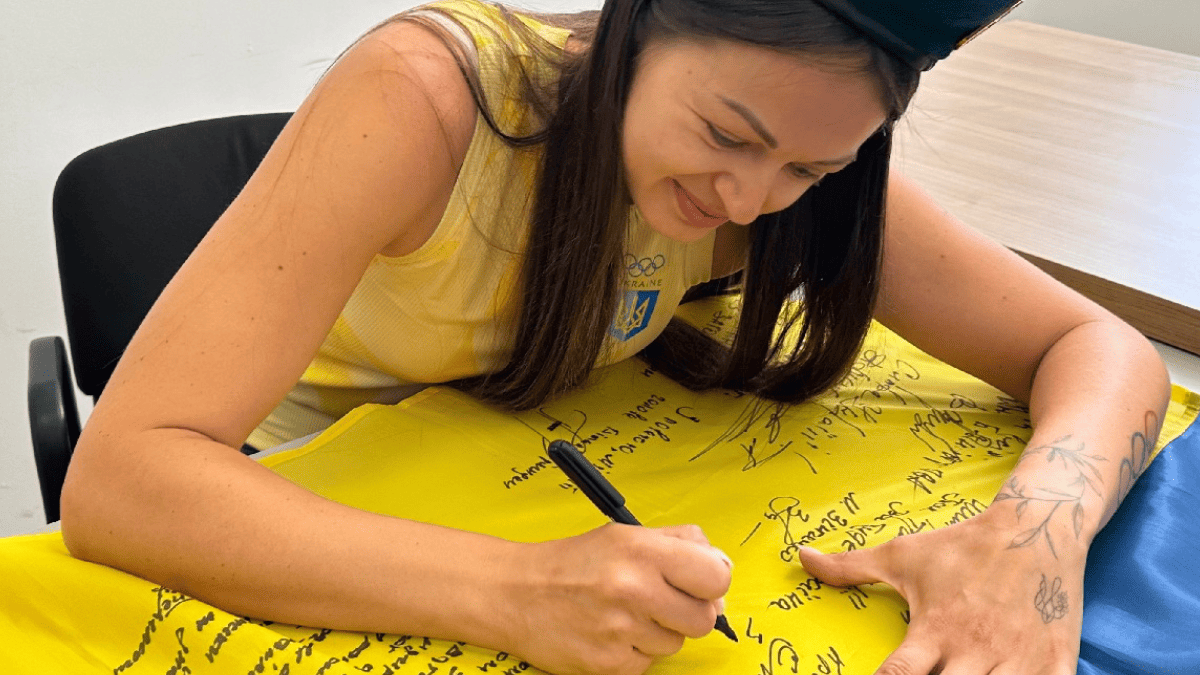 Прикордонники з почестями зустріли олімпійську чемпіонку з фехтування Олену Кравацьку 1