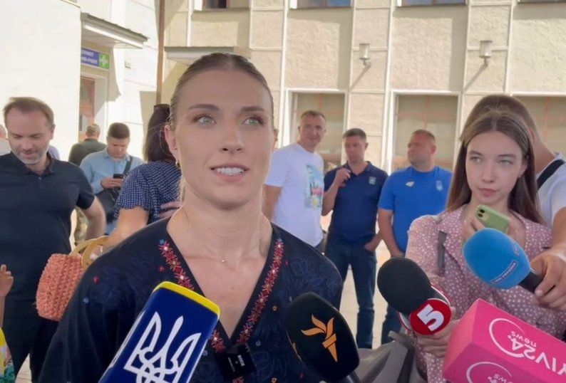 Українські олімпійці тріумфально повернулися на Батьківщину з Ігор-2024 1