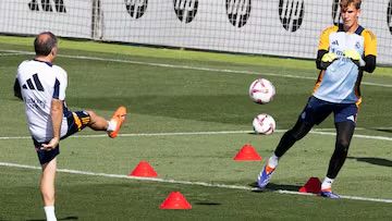 Украинский вратарь Волошин впервые тренировался с основой Реала 1