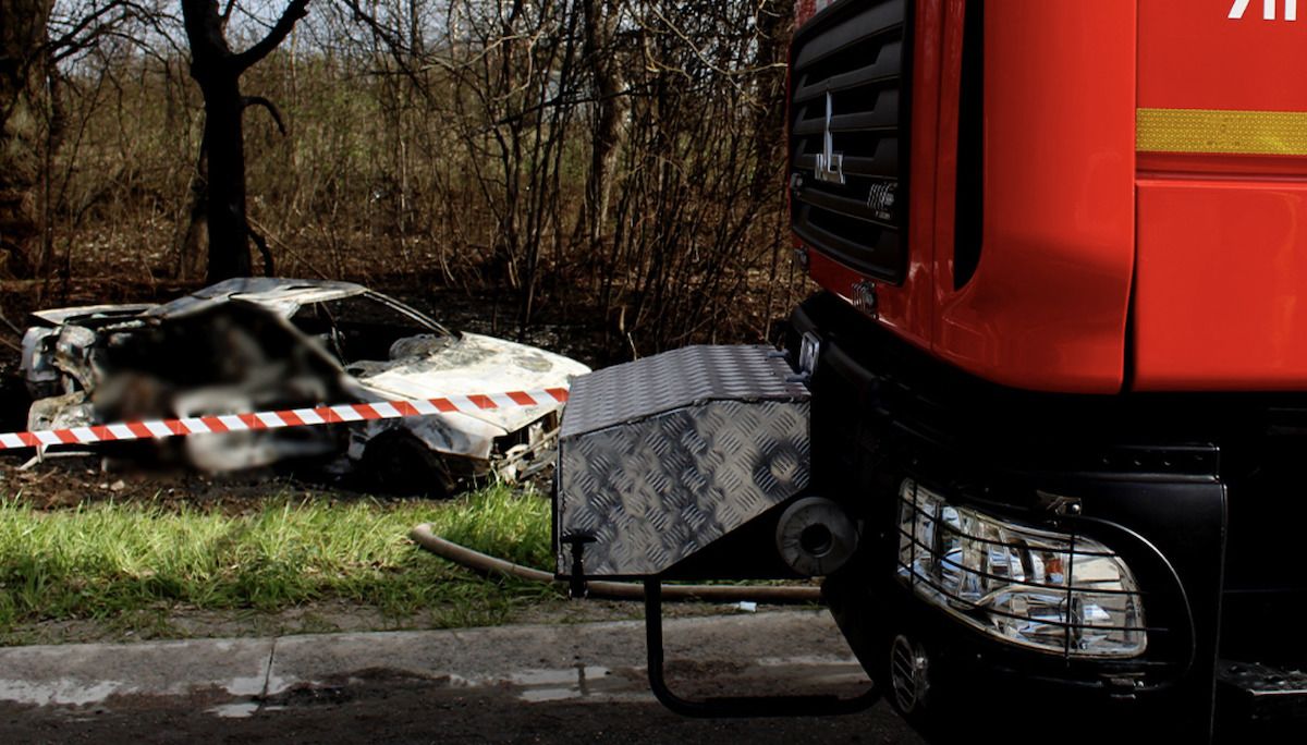 В Хмельницкой области после ДТП загорелся автомобиль: два человека погибли