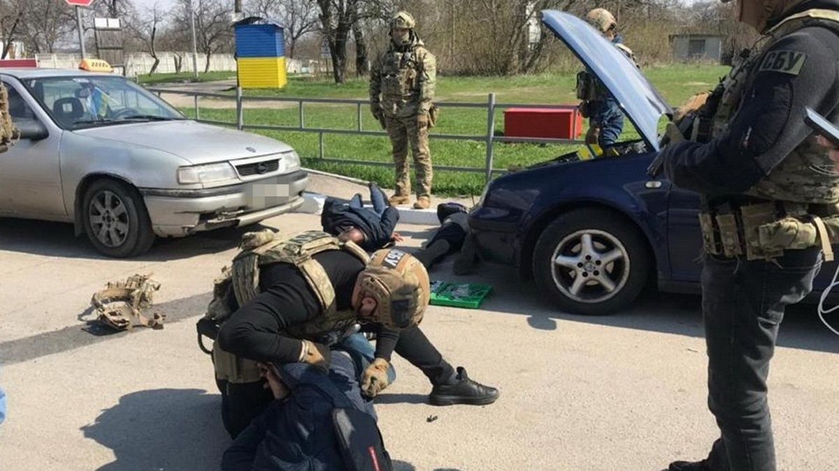 В Україні «накрили» банду, яка підробляла паспорти країн ЄС
