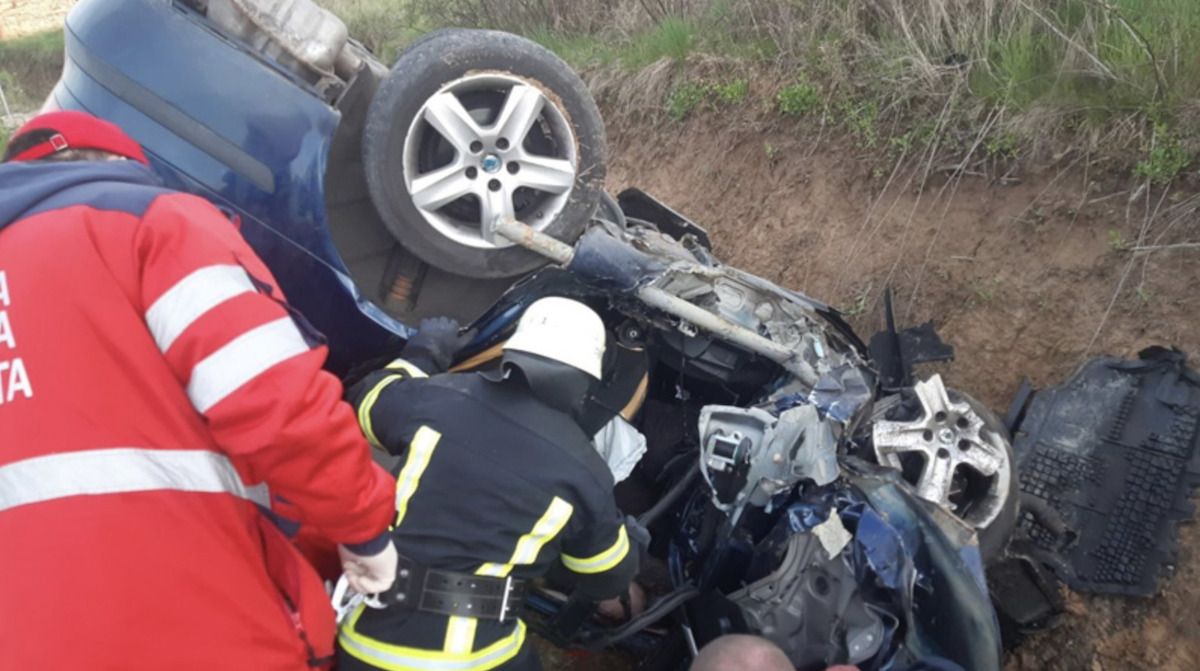 На Закарпатті зіткнулися два легковики: троє загиблих і один постраждалий