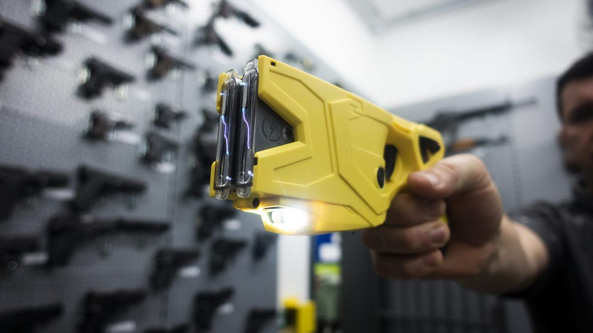 Полиции не разрешили использовать электрошокеры при задержаниях: Рада провалила голосование